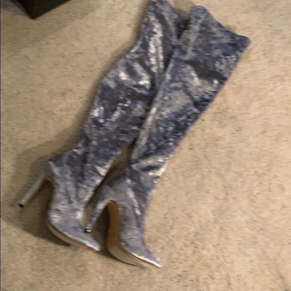 SILVER/GRAY crushed velvet Thigh-Hi boots-NWOT - Picture 2 of 7